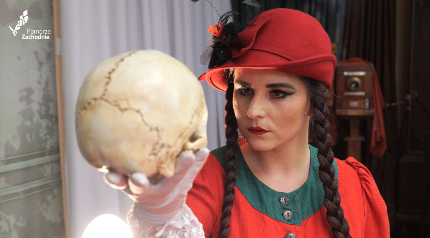 Od pasji do nowej społeczności. Olga Dąbkiewicz ożywia modę minionych epok