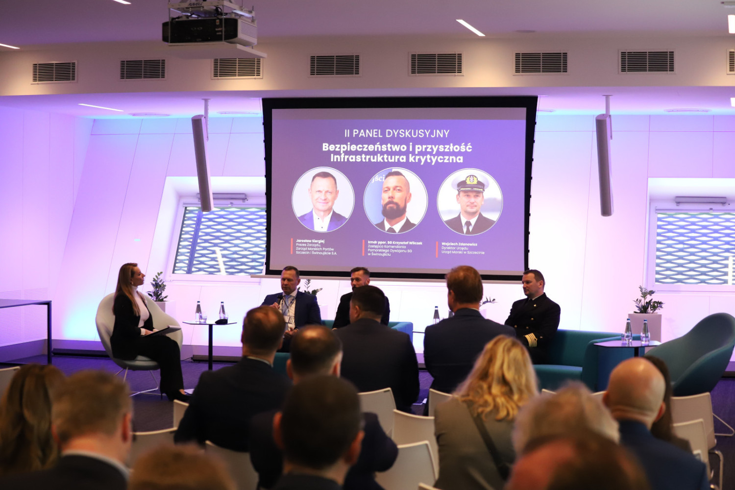 Kiedy polskie bandery załopoczą na statkach? Specjaliści branży morskiej dyskutowali o tym w Szczecinie