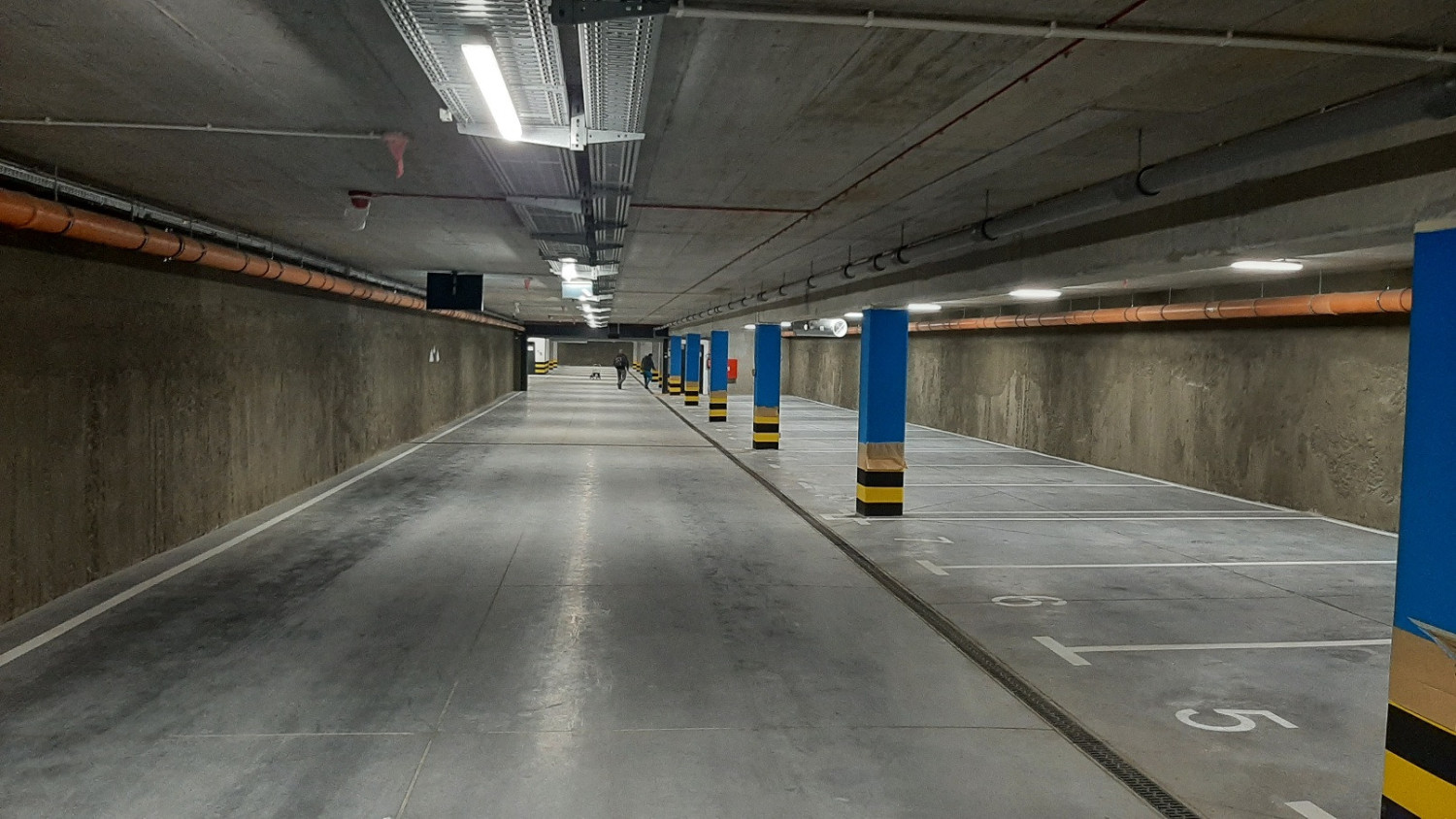 Można starać się o miejsce postojowe na rok w nowym śródmiejskim parkingowcu. Czy będzie potrzebne losowanie?