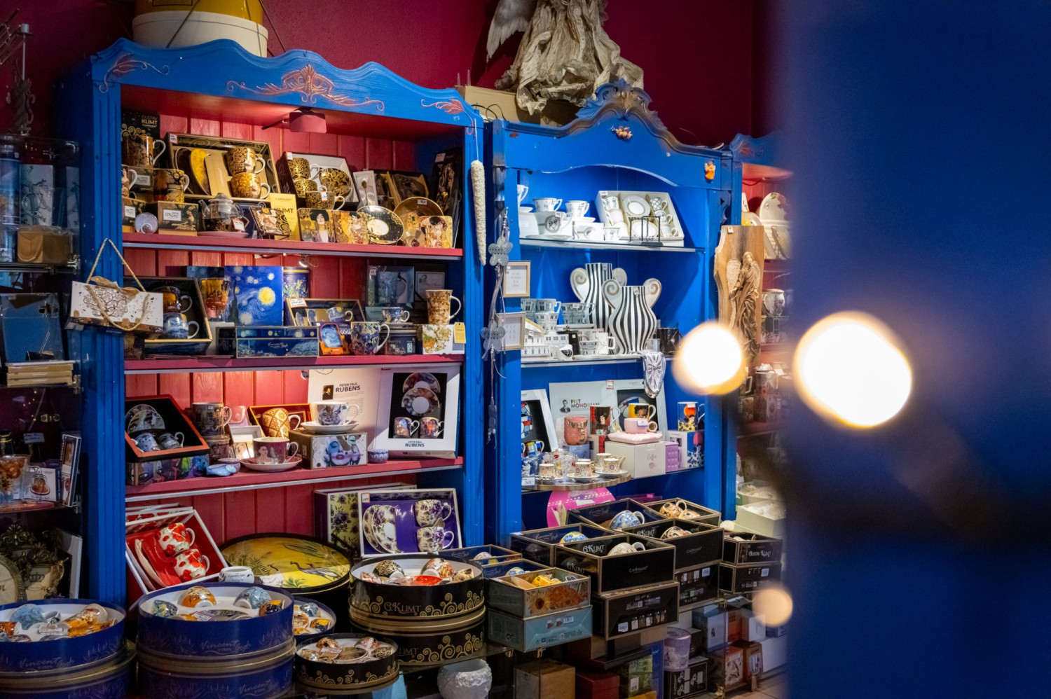 Kamienie, minerały, literatura i upominki. Sklep z najpopularniejszym zegarem w Polsce istnieje już 30 lat