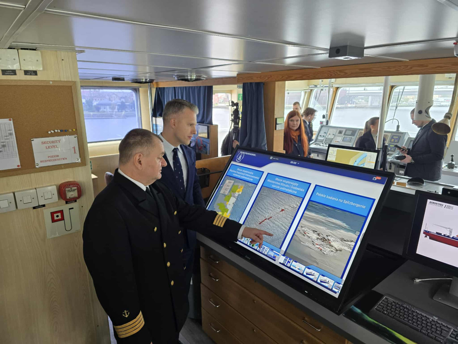 Szczecin z najnowocześniejszym statkiem szkolno-badawczym w Polsce. Marchewka: „625 mln zł na następcę Nawigatora XXI”