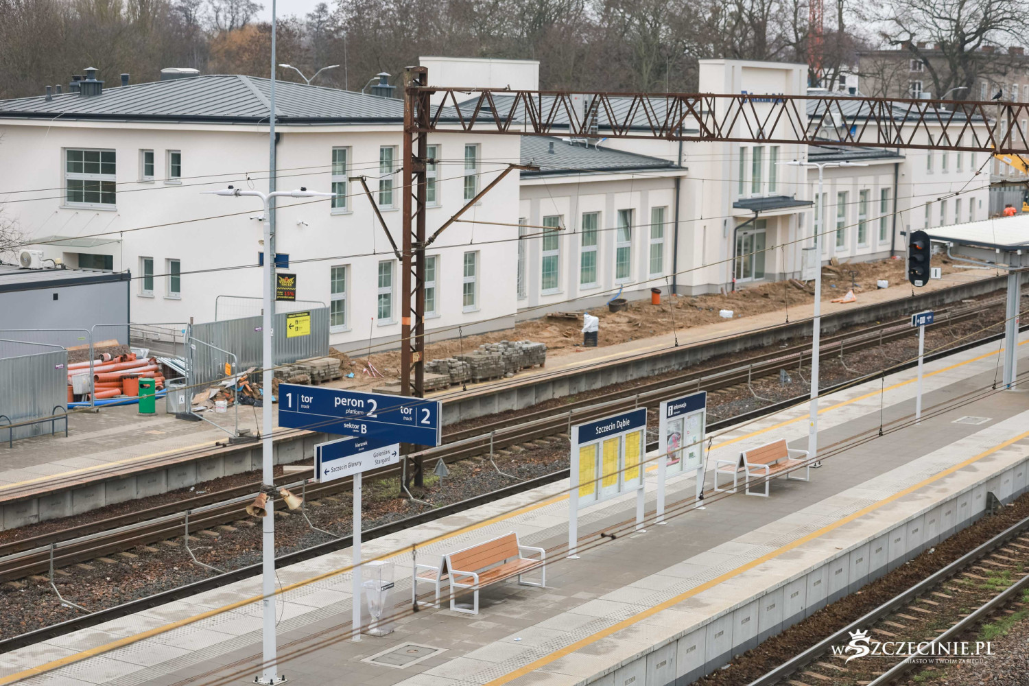 Będzie podziemne przejście pod torami i lokale handlowo-usługowe. Remont dworca Szczecin Dąbie coraz bliżej końca [foto]