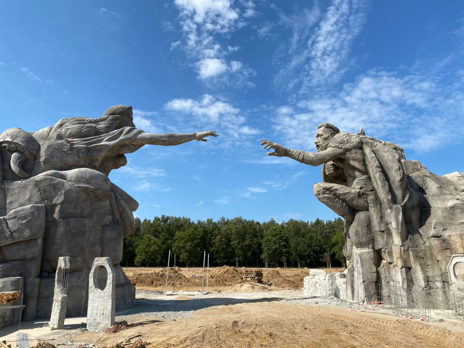 Ils construisent un immense parc d’attractions.  A une heure de Szczecin, 4 terres de conte de fées sont créées