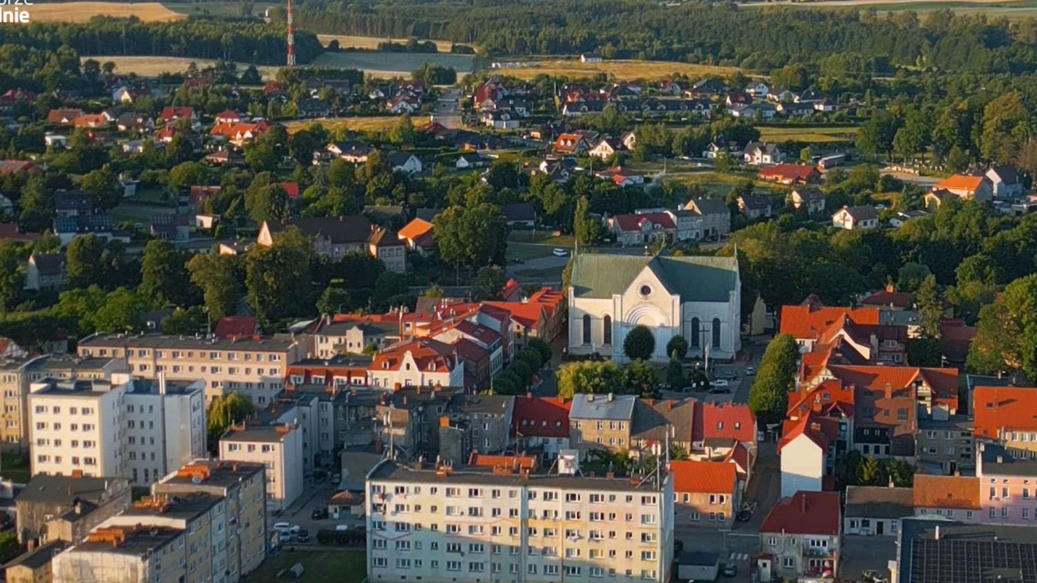 To świetna baza wypadowa do Drawskiego Parku Krajobrazowego. W tym miasteczku można się zakochać