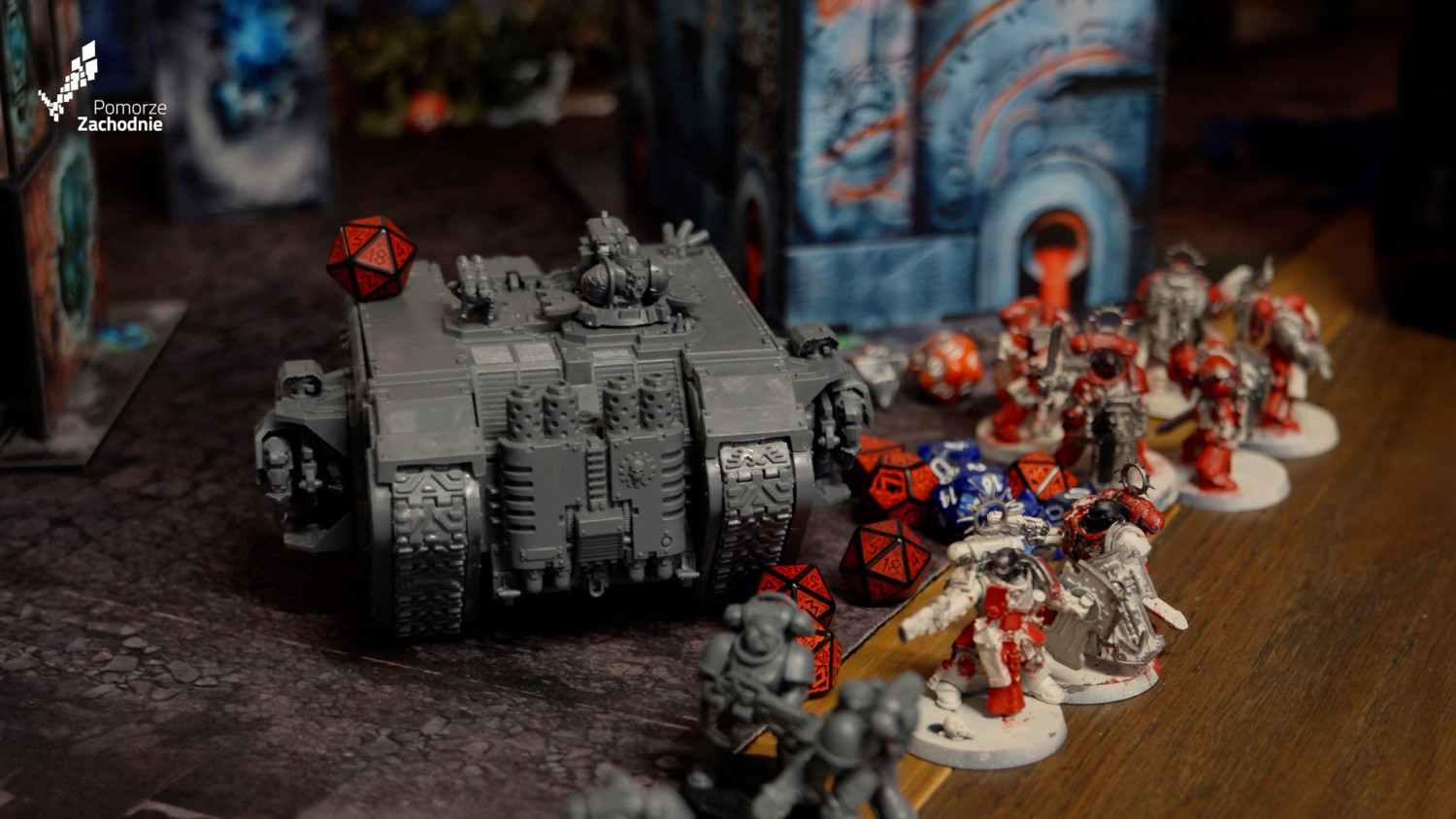 Tutaj na gry spotyka się pełna sala. Są planszówki, figurki i karcianki