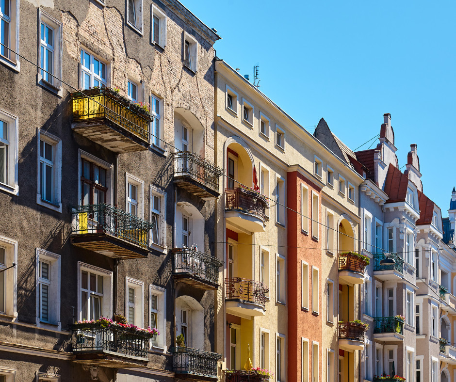 Zadłużone, z defektami, obciążone służebnościami. „Skomplikowane” nieruchomości bywają pułapką na nowych nabywców