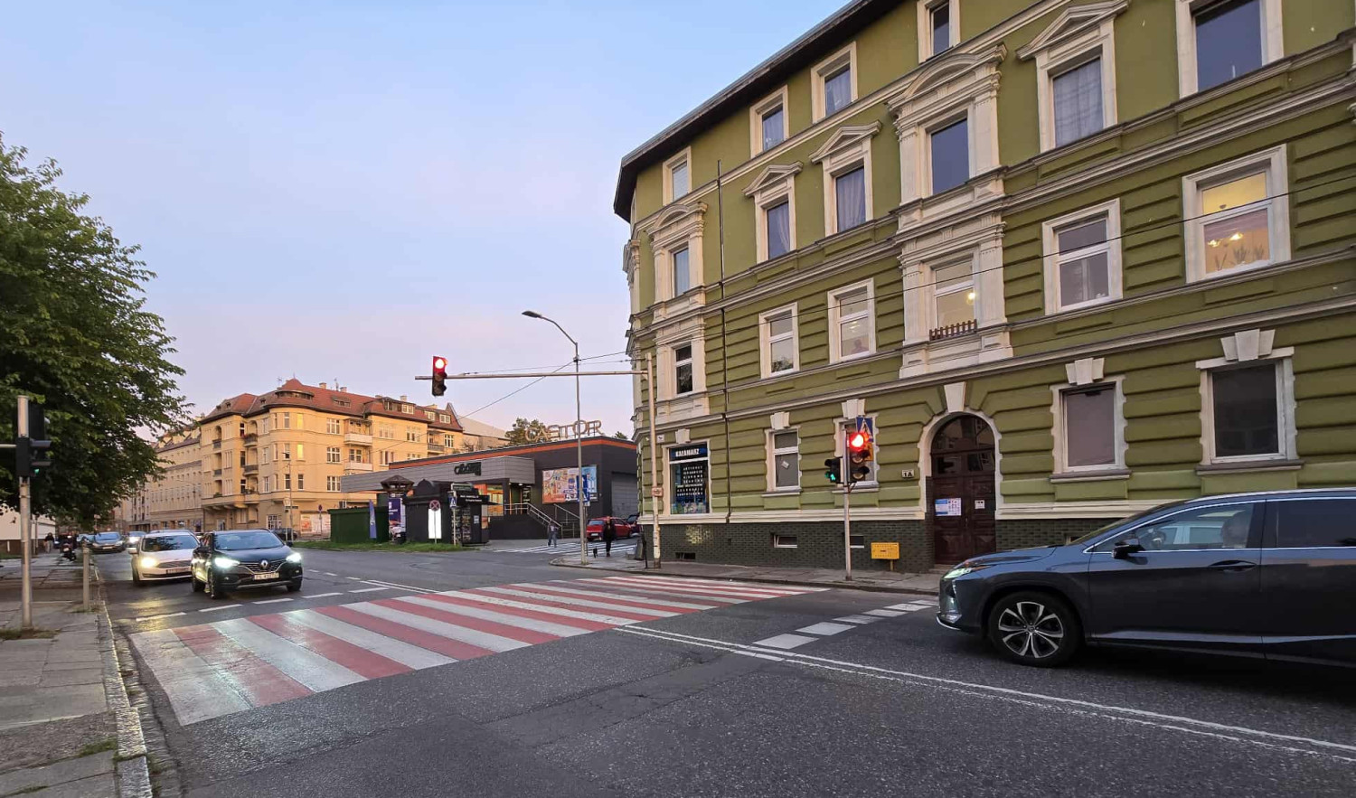 Będzie „komunikacyjna miażdżyca” na ul. Emilii Plater? Emocje na spotkaniu mieszkańców z magistratem i wykonawcą inwestycji