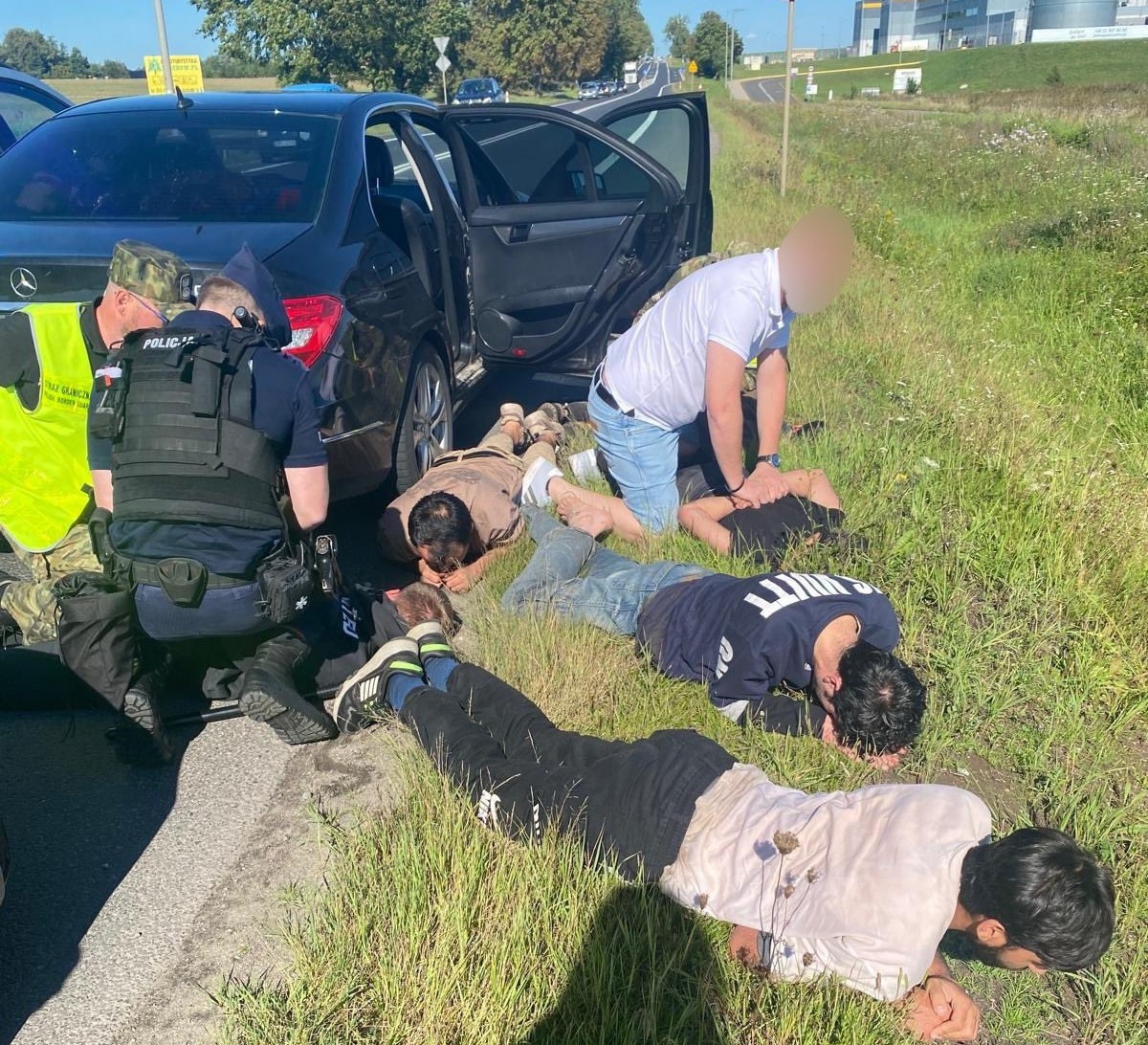 Łotysz i Ukraińcy próbowali przerzucić do Niemiec nielegalnych migrantów. Dwie akcje straży granicznej