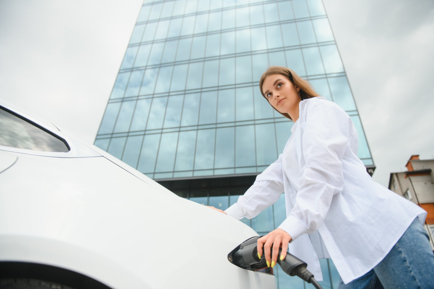 Rodzaje napędów hybrydowych – który najlepiej sprawdzi się w rodzinnej codzienności?