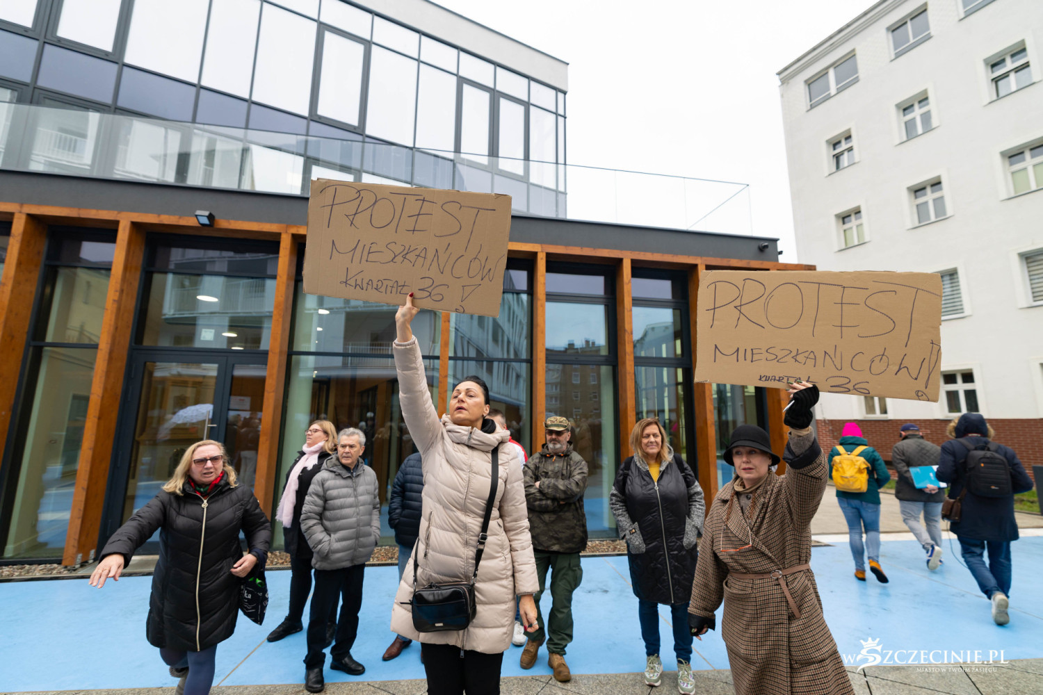 Protestujący mieszkańcy zyskają więcej miejsc postojowych w nowym parkingowcu. Na te droższe i tak nie było zbyt wielu chętnych