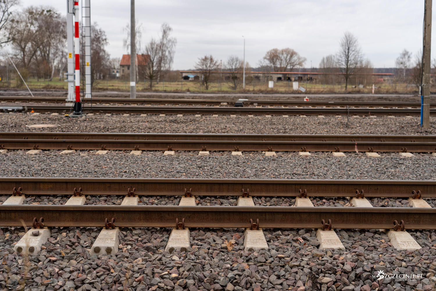 Brakowało 112 centymetrów szyny. Nietypowy problem na trasie kolejowej do Szczecina