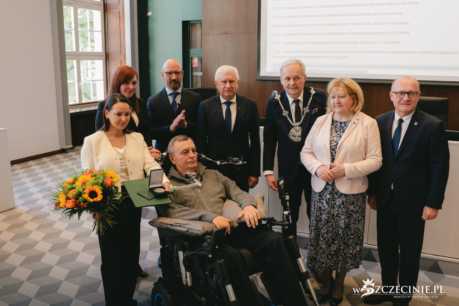 Radni docenili legendę Pogoni. Robert Dymkowski z medalem Zasłużony dla Miasta Szczecina
