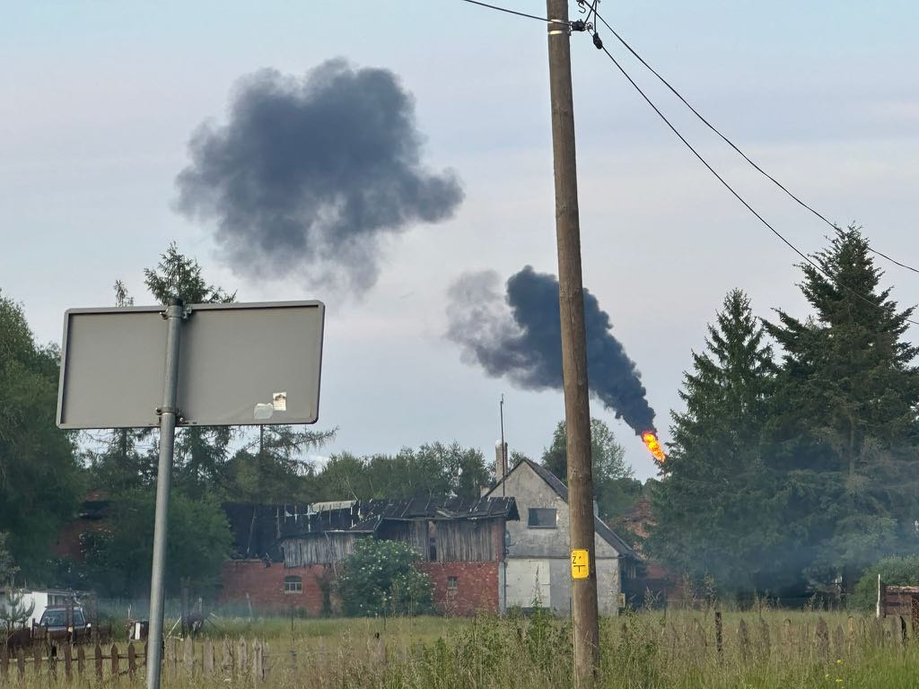 Ciemny dym unosił się nad miastem. Płonęła flara w Zakładach Chemicznych Police