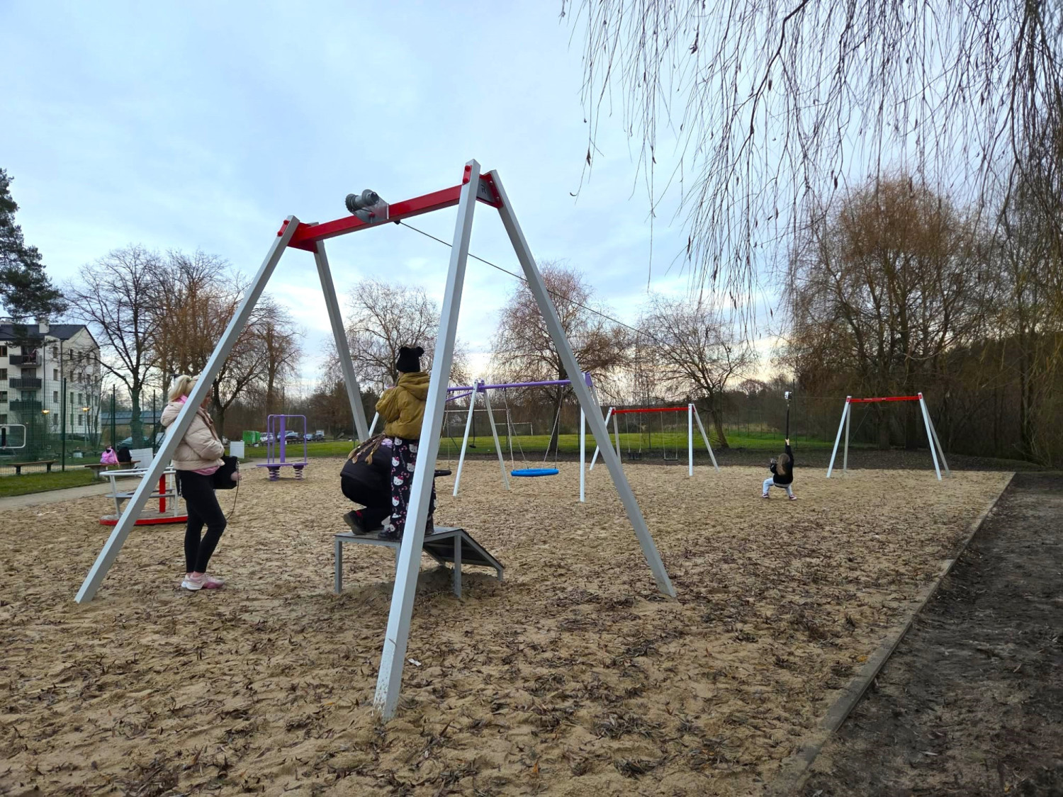 Obok stawu Bagno Płońskie powstało nowe miejsce do zabawy i odpoczynku [foto]