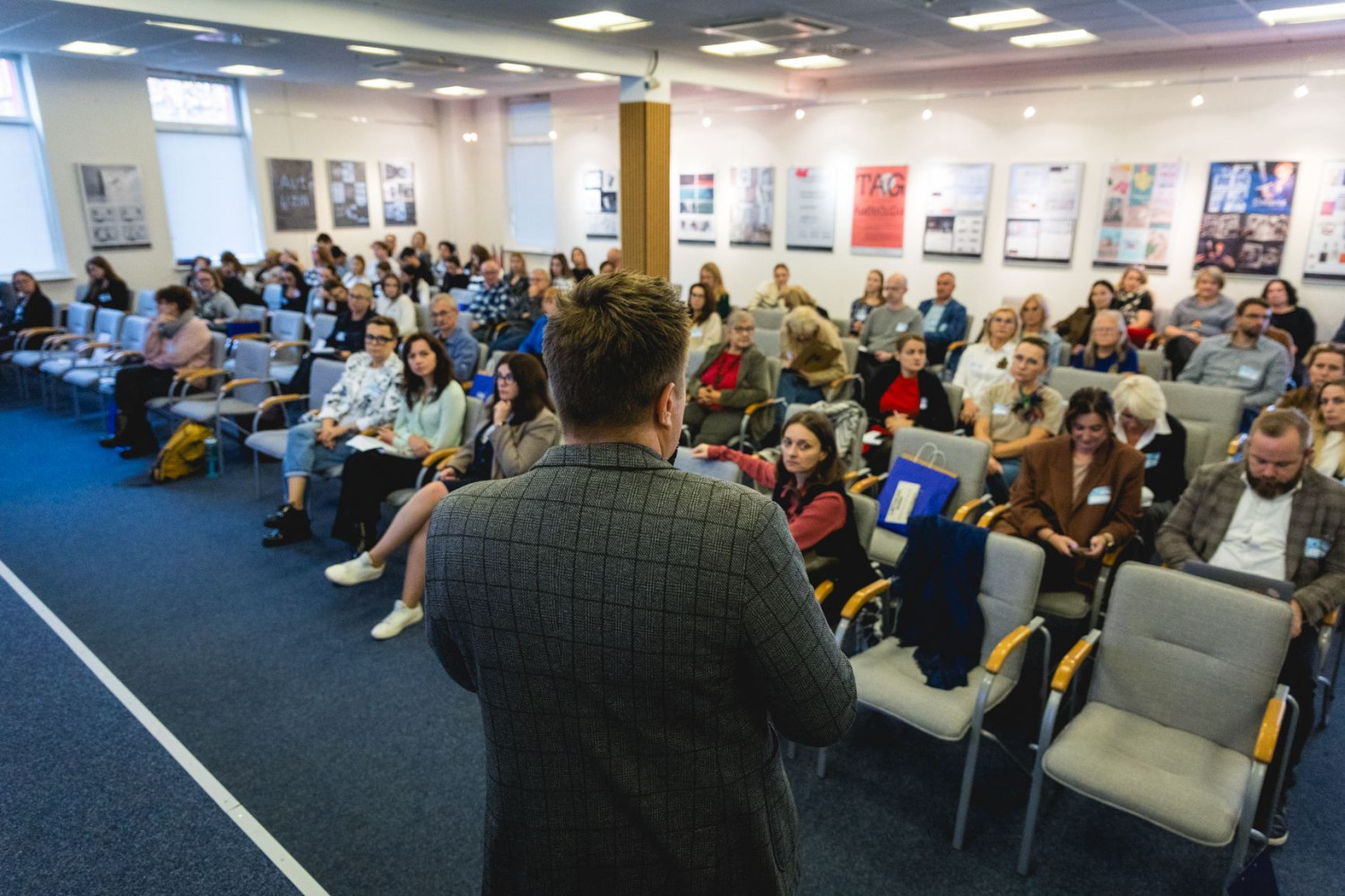 Co z telefonami w szkole? Nauczyciele uczyli się, jak radzić sobie z cyberprzestępczością i dezinformacją