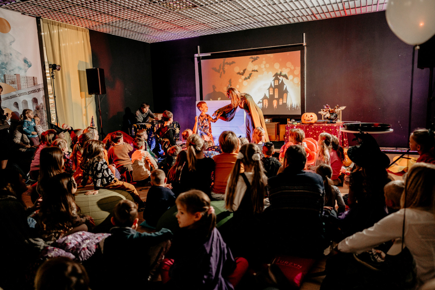 Halloween w Galerii Turzyn z wiedźmą Hermelą