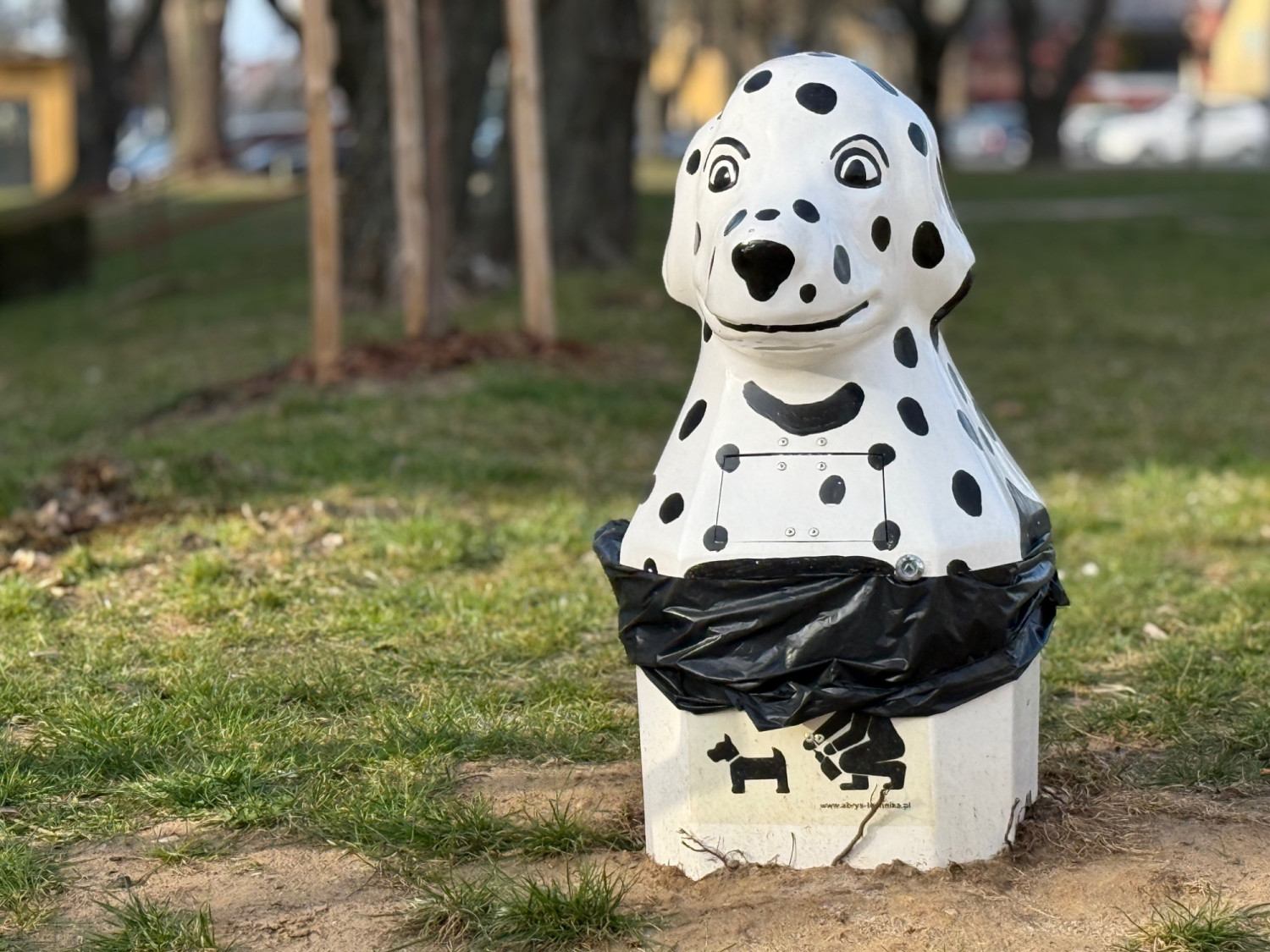 Śmietniki-pieski zniknęły bezpowrotnie. Wiemy, co będzie w zamian