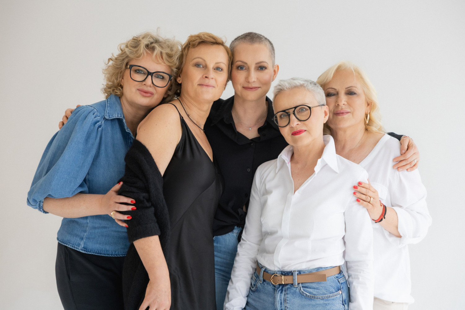 Apelują do pacjentek: „Badajcie się”! Coraz więcej kobiet wiedzę czerpie z Internetu, a nie od lekarzy