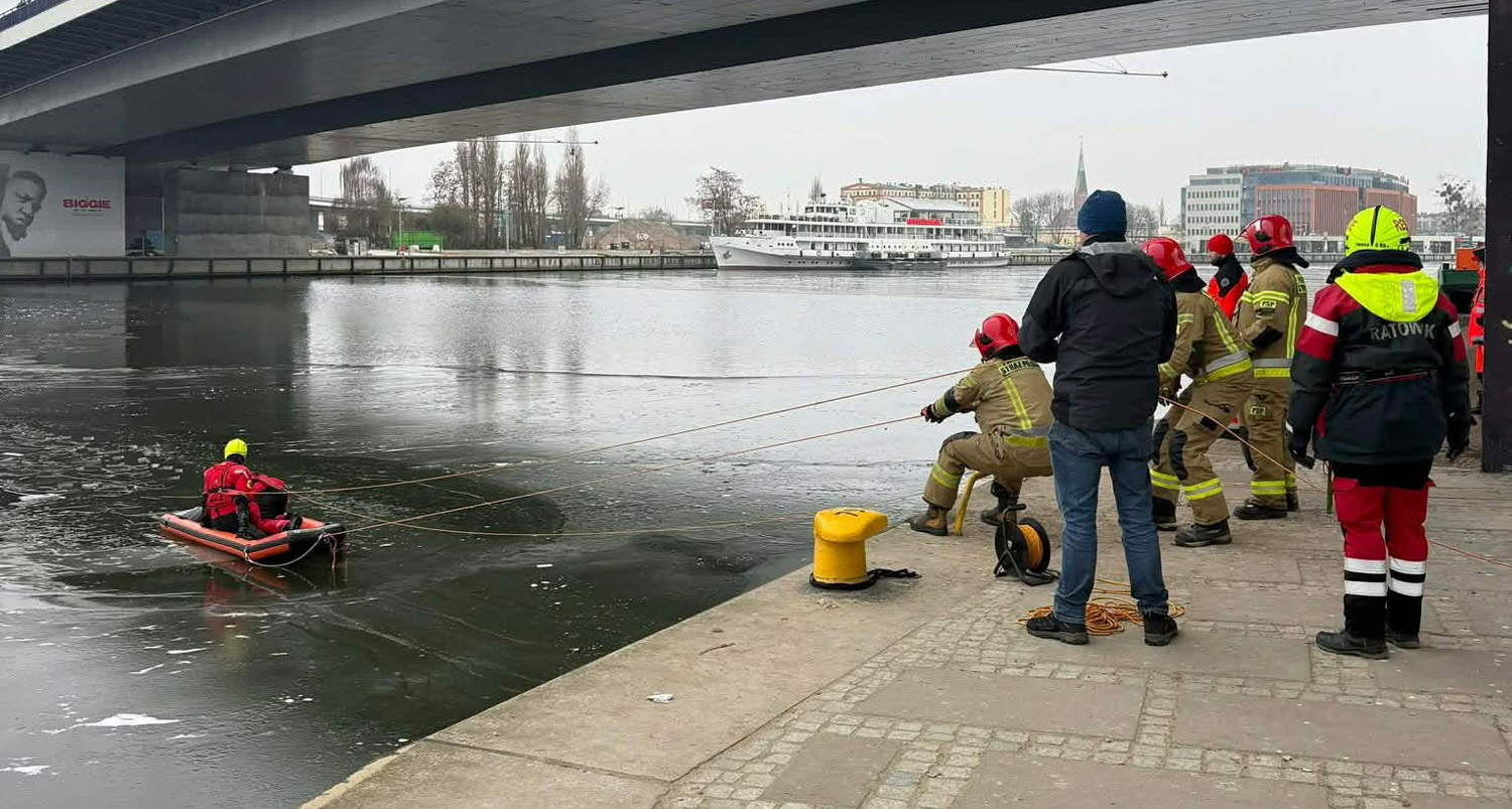 Zwłoki mężczyzny pod lodem na wysokości Trasy Zamkowej