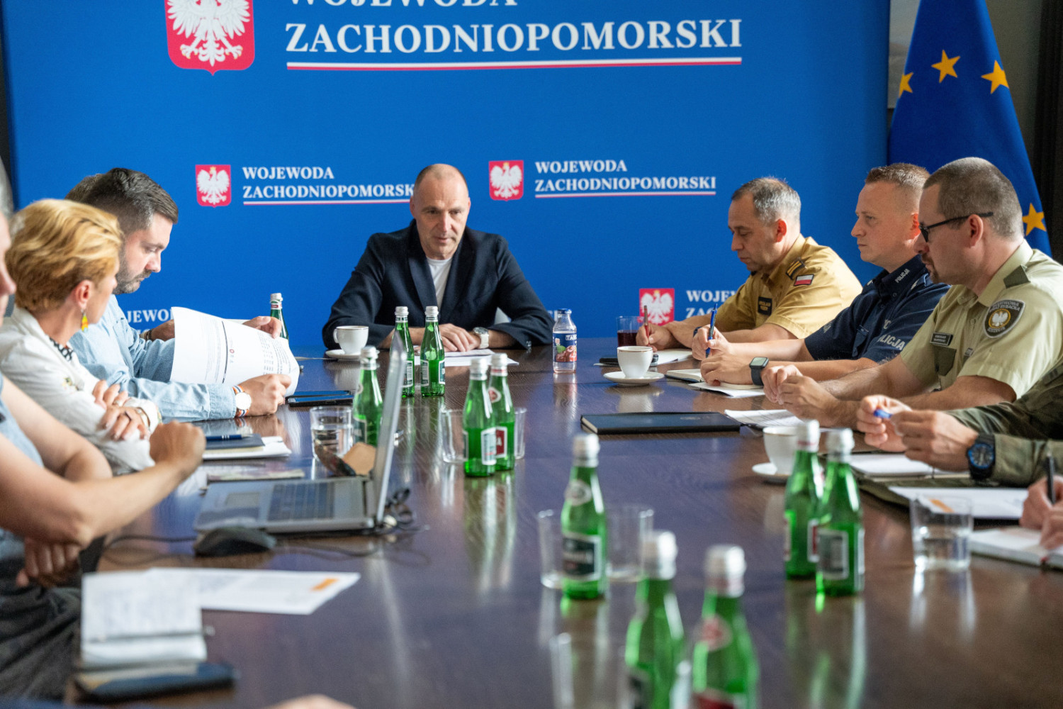 „Dziubkujące” ryby mocno zaniepokoiły wędkarzy. Odrze znowu grożą przyducha i pomór ryb