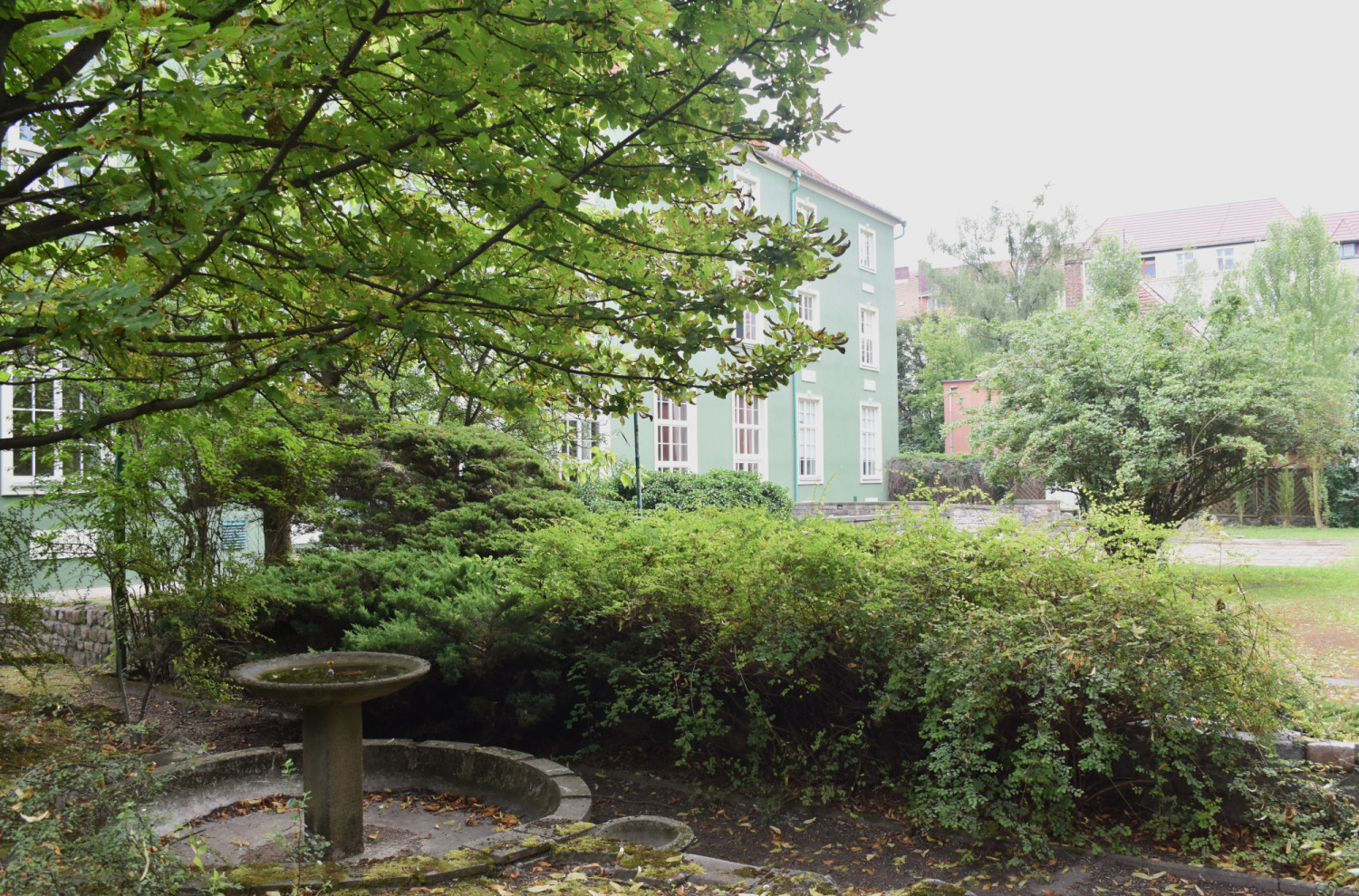 W zamkniętym od lat ogrodzie stanie altana ślubna, a fontanna zostanie odnowiona