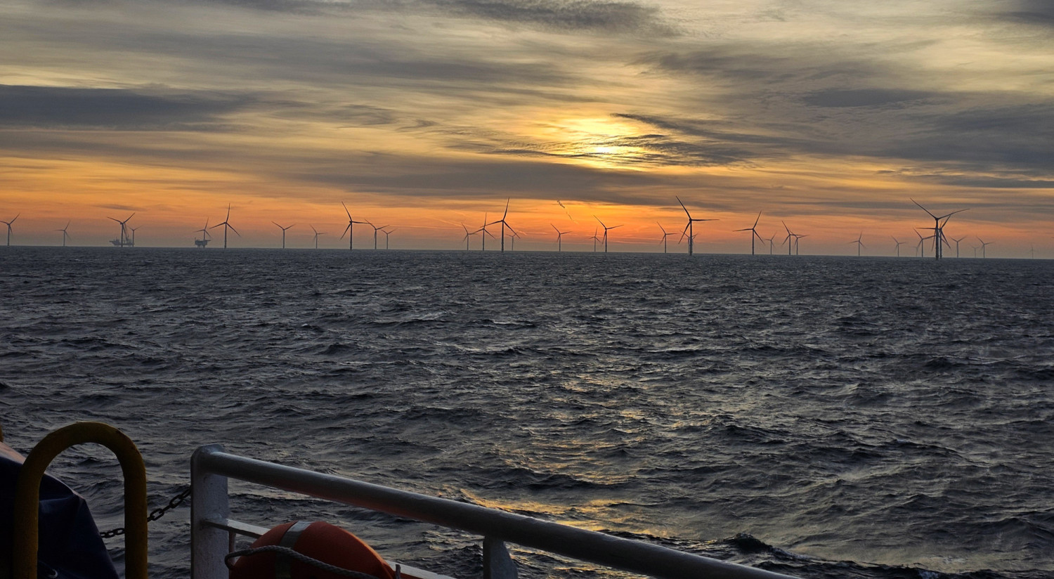 Akcja ratunkowa na Bałtyku. Człowiek miał wypaść z promu do wody