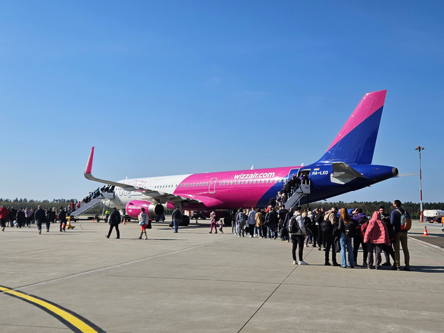 Nowe loty i wielkie powroty na lotnisku w Goleniowie. „Długo wyczekiwane przez mieszkańców”