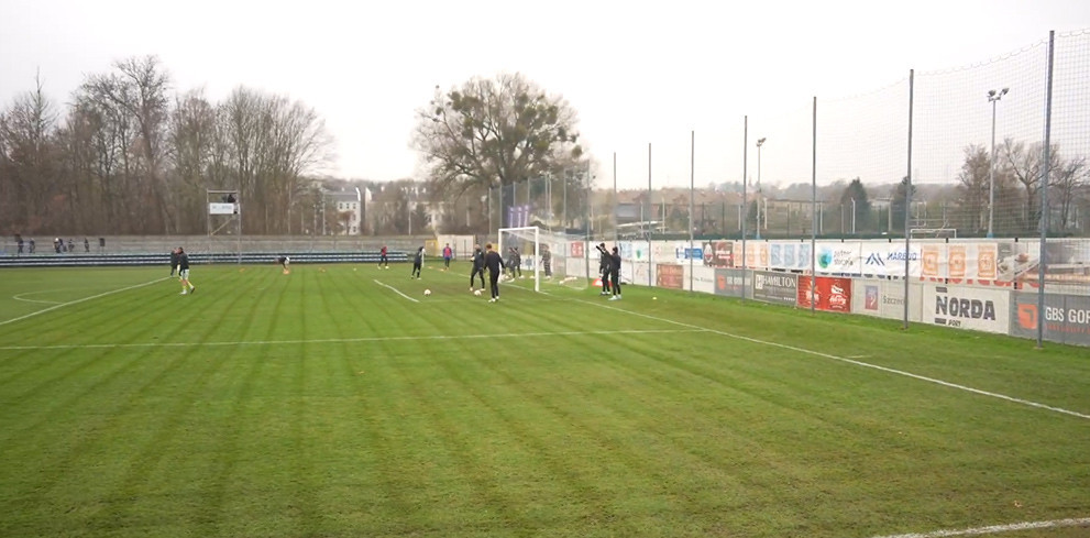 Świt wygrywa na zakończenie roku. Jest miejsce w strefie barażowej