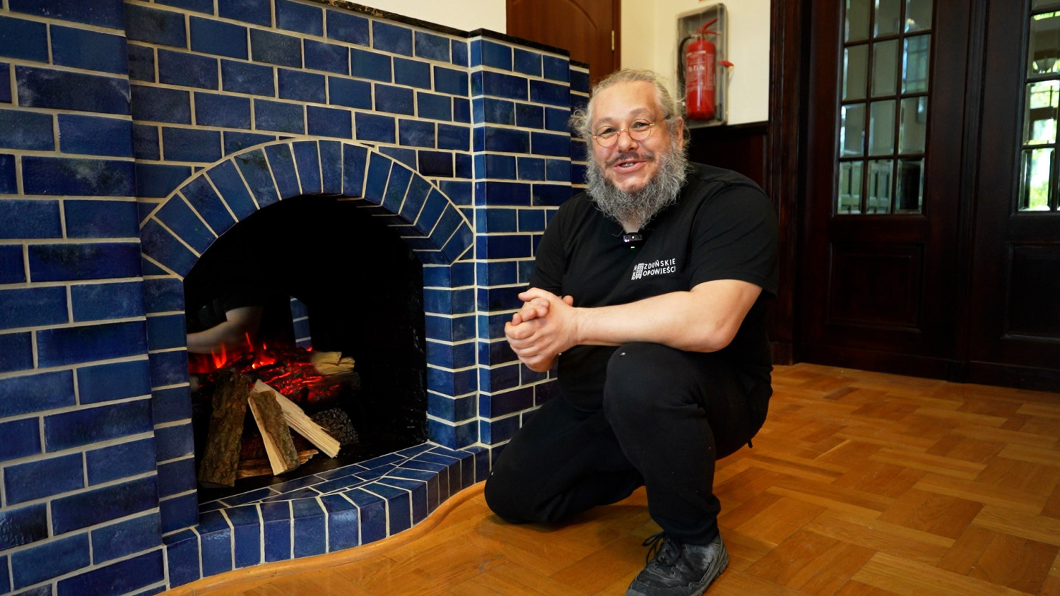 Odnowili kominek w jednym z piękniejszych pomieszczeń w Szczecinie. „Subtelne nawiązanie do Bramy Isztar”