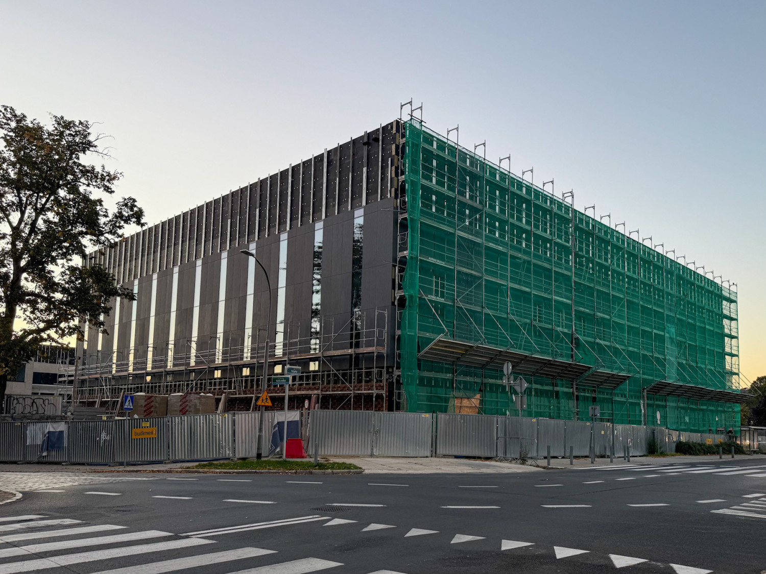 Widać już elewację nowego Szczecińskiego Domu Sportu [FOTO]