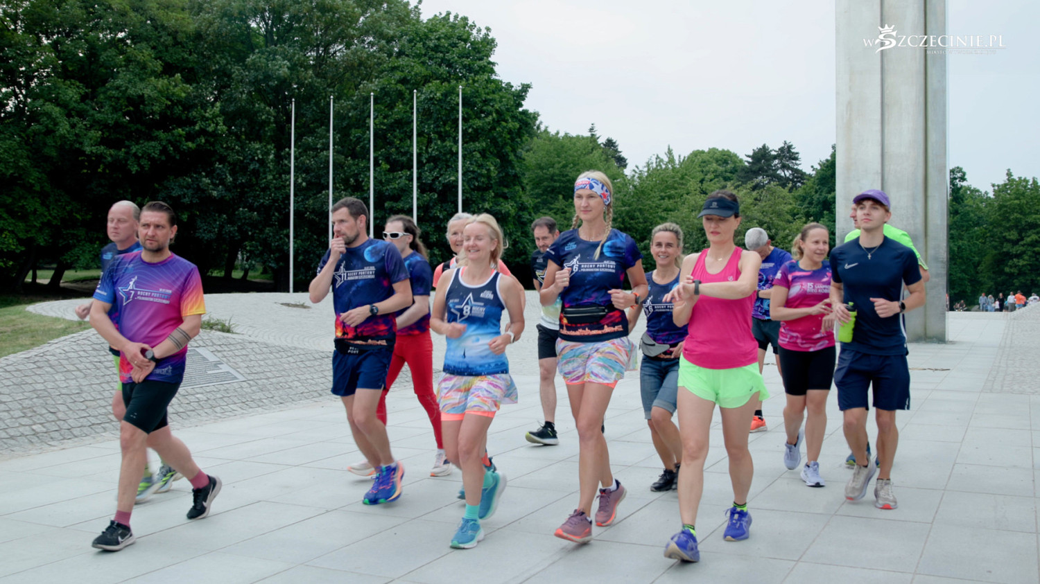 Biegacze przygotowują się do NOCNEGO PORTOWEGO MARATONU SZCZECIŃSKIEGO