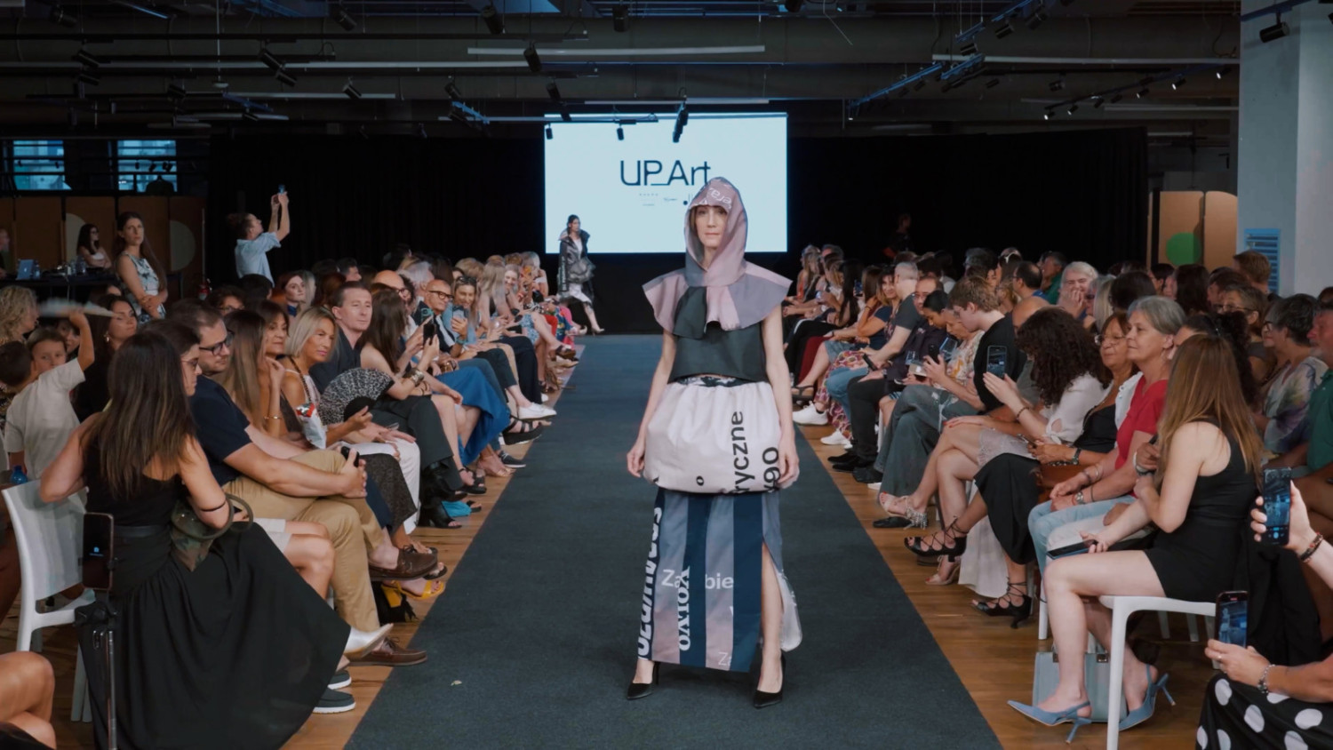 Szczecińska firma wzięła udział we włoskim pokazie mody. Stroje przygotowano z… odpadów