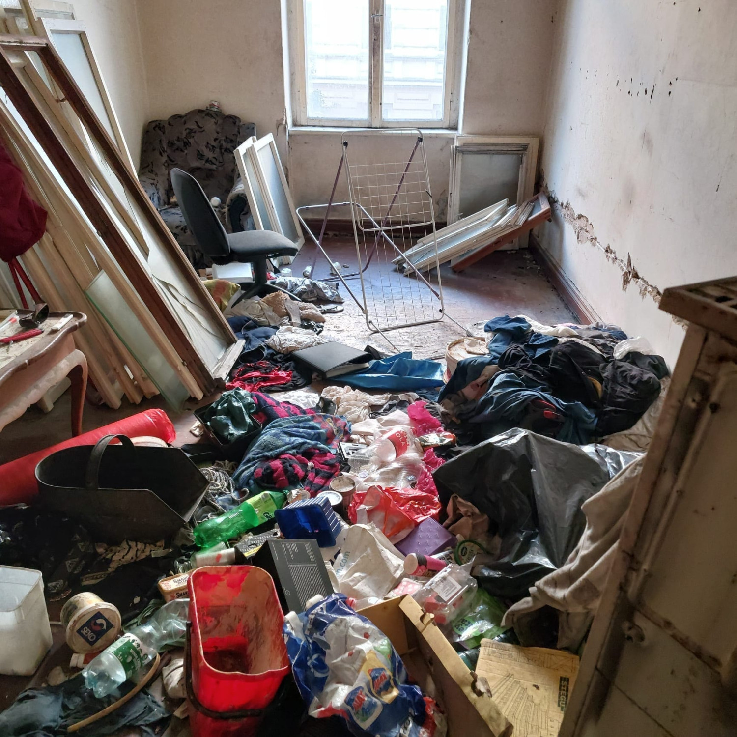 Ponad setka szczurów, brud nie do opisania i tragedia młodej dziewczyny. Ciąg dalszy historii z ul. Kaszubskiej